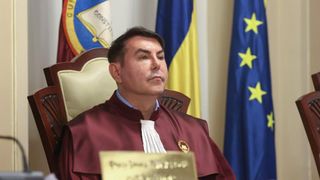 Surse: De ce s-a &icirc;ntors din concediu judecătorul CCR Gheorghe Stan. A venit la ședință să susțină trimiterea pensiilor speciale la CJUE