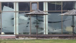 Tavanul de la Hotelul Hilton din Sibiu a căzut peste oamenii aflați &icirc;n piscină. 8 persoane, extrase de SMURD, printre care 3 copii