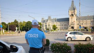 În Iași, cineva a sunat la Poliție când a văzut ce făceau doi tineri în parcare: „Dragostea e frumoasă, dar păstrați-o pentru acasă”