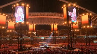 Metallica le-a oferit fanilor greci un moment de neuitat cu &bdquo;Dansul lui Zorba&rdquo; la concertul din Atena