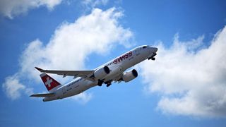 Un avion cu 234 de pasageri la bord a transmis codul 7700 deasupra Atlanticului