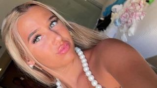 O fată de 16 ani a fost &icirc;njunghiată mortal &icirc;n spate din cauza unui băiat. Mai mulți arestați, &icirc;ntre care și o t&acirc;nără de 18 ani