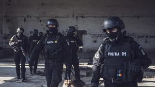 Patru TikTok-eri care nu și-au declarat venituri de peste 3.000.000 de lei au fost ridicați de poliție. Printre ei, și Makaveli