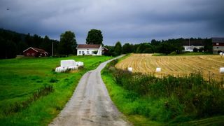 Țara vecină cu România care oferă 13.000 de euro celor care vor să cumpere o casă la țară