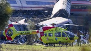 Ce s-a &icirc;nt&acirc;mplat cu 23 de minute &icirc;nainte de tragedia feroviară din Spania. Decizia &bdquo;inexplicabilă&rdquo; care a dus la impactul fatal