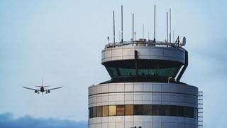 &bdquo;Miau, miau&rdquo;. Piloții unui zbor intern au &icirc;nceput să miaune pe frecvența turnului de control. C&acirc;nd au fost certați, au &icirc;nceput să latre