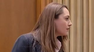 Anamaria Gavrilă a făcut o criză de nervi &icirc;n plen. A țipat la o colegă deputat: &bdquo;Stai &icirc;n banca ta&rdquo;