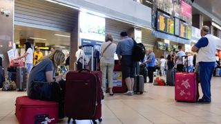 Au dispărut 700.000 de euro din biroul Vămii Otopeni. Fuseseră confiscați de la un bărbat care venea din Dubai și trebuiau dați &icirc;napoi