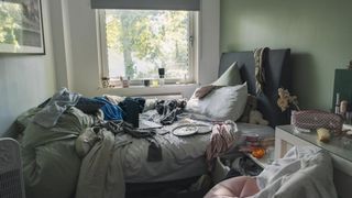 În Portugalia, o femeie s-a dezechilibrat și a căzut peste soțul ei. Bărbatul a murit asfixiat