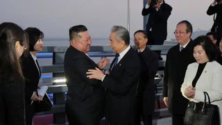 Kim Jong Un s-a dus s&acirc;mbătă &icirc;n China, dar de data asta nu el a atras atenția, ci ministra lui de externe.&nbsp;Ce s-a văzut &icirc;n fotografii