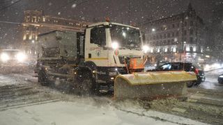 Ninge &icirc;n București, din această noapte: Capitala intră sub alerte meteo de viscol, ger, polei și ninsori, zăpada poate ajunge la 45 cm