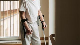 Crimă șocantă &icirc;n Sectorul 3 din București: Un german de 86 de ani e suspectat că și-a sugrumat iubita de doar 30 de ani, cu o c&acirc;rjă