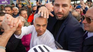 Susținătorii lui Călin Georgescu fac chetă pe TikTok să &icirc;i cumpere vila din Toscana. &bdquo;Sunt primul care donează 1000 de euro?&rdquo;