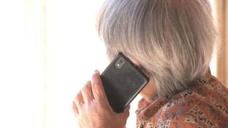 O pensionară aflată &icirc;n vacanță &icirc;n Turcia s-a trezit cu o factură de 16.600 &euro; la mobil după ce și-a sunat de 4 ori soțul rămas acasă