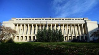 Sindicatul angajaților din aparatul Guvernului cere prime de 15.000 de lei: &bdquo;Nu e normal să avem salarii de 4.500 de lei&rdquo;