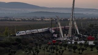 &bdquo;Continuați-vă călătoria&rdquo;. S-au publicat &icirc;nregistrările: ce au vorbit mecanicii de locomotivă cu centrul de control &icirc;nainte de accident