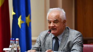 Avertisment sumbru de la BNR. Consilierul lui Mugur Isărescu: &bdquo;Vor urma scăderi dramatice. Vom m&acirc;nca iarbă și scoarță de copac&rdquo;