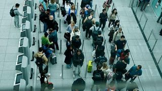 Autoritățile din Germania le taie ajutoarele rom&acirc;nilor și &icirc;i deportează &icirc;n țară. Patru orașe au aplicat deja aceste măsuri