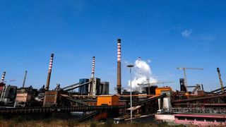 Cea mai mare oțelărie din Europa dă &icirc;n judecată ArcelorMittal și cere despăgubiri de 7 miliarde de euro