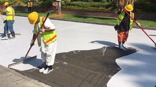 La Los Angeles s-au vopsit străzile cu o vopsea specială, care a redus temperatura resimțită de trecători cu 10 grade