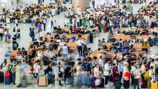 &bdquo;Am ratat chimioterapia și am de plătit la hotel 14.000 de euro&rdquo;. Situații limită &icirc;n care au ajuns turiști blocați din cauza războiului