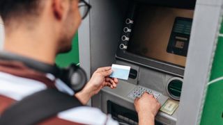 Angajatul care a primit, din greșeală, 330 de salarii, după care și-a dat demisia, poate păstra banii, a decis instanța