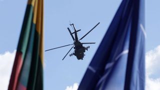 Alertă roșie &icirc;ntr-o țară NATO. Președintele și premierul au fost duși &icirc;n buncăr