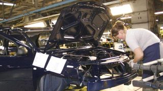 Dacia &icirc;şi &icirc;ntrerupe producţia, la Mioveni, &icirc;n 2 zile din octombrie. &Icirc;n 2026, Dacia a v&acirc;ndut mai puţine maşini &icirc;n Europa, faţă de 2025