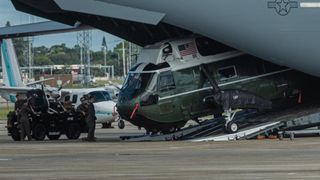 Poate v-ați &icirc;ntrebat cum a ajuns Trump să zboare cu elicopterul său prezidențial prin Elveția. Iată cum. Plus alte detalii interesante