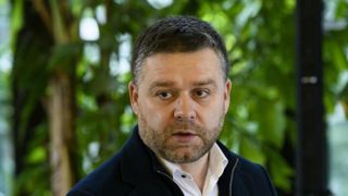 Ciprian Ciucu scrie pe Facebook că, miercuri, a văzut angajați de la Administrația Străzilor care "furau benzina din autoutilitare"
