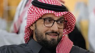 Prințul saudit descoperit fără viață &icirc;ntr-un hotel de lux din Londra a murit din cauza unui amestec de alcool și droguri