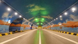 Cel mai lung tunel din lume este finalizat. Are 22 de kilometri și a fost săpat &icirc;n munți