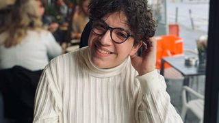 A cucerit elita Franței, dar Rom&acirc;nia &icirc;l umilește cu &bdquo;dosarul cu șină&rdquo;. Povestea geniului &icirc;n scaun cu rotile care vrea să fie rom&acirc;n