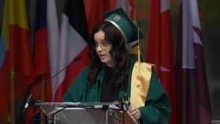 &bdquo;Nu este &icirc;n regulă să sprijinim cu orele pereții &icirc;n spitale. Asta nu e Medicină&rdquo;. Discursul manifest al unei absolvente de la UMF Iași