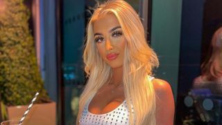 O cosmeticiană care a stat un an &icirc;ntr-o &icirc;nchisoare din Dubai a ajuns acasă. Familia ei spune că n-a avut acces la duș o lună