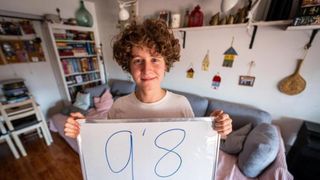 Fiul unei rom&acirc;nce a luat cea mai mare notă la bacalaureatul din Barcelona: &bdquo;Și mama mea a fost prima &icirc;n Rom&acirc;nia&rdquo;