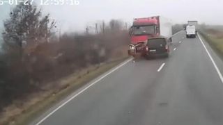 Surse: Șoferul mașinii cu suporteri PAOK avea droguri &icirc;n s&acirc;nge. &Icirc;n mașină s-au găsit sticle de vodcă și plicuri cu substanțe interzise