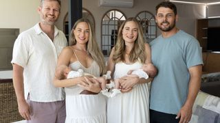 &Icirc;nt&acirc;mplare sau destin? Povestea surorilor gemene care au născut &icirc;n aceeași zi, chiar de ziua lor de naștere: &bdquo;Ne-am dorit asta foarte mult!&rdquo;