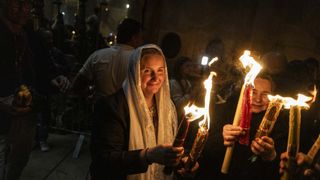 Ce este Lumina de &Icirc;nviere și ce trebuie să faci cu ea. Semnificații, tradiții și credințe populare