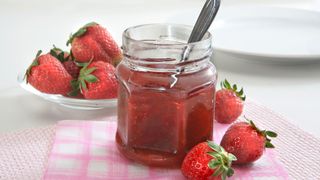 Cum faci cea mai bună dulceață de căpșuni. Trei rețete simple și trucuri care chiar funcționează