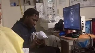 Un bărbat a ales să se joace pe calculator, chiar &icirc;n sala de nașteri, &icirc;n timp ce i se năștea copilul: &bdquo;Cel mai diabolic lucru văzut vreodată&rdquo;