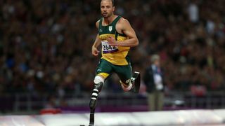 Unde e Oscar Pistorius acum, la 13 ani de c&acirc;nd a &icirc;mpușcat-o mortal pe iubita lui. Cum arată viața fostului campion olimpic astăzi