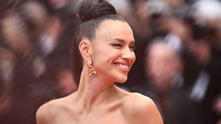 Irina Shayk, criticată dur de fani după un pictorial provocator: &bdquo;De ce ai acceptat asta?&rdquo; Cum s-a lăsat fotografiată