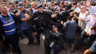 Florin Negruțiu: Protestul oierilor a fost deturnat de extremiști, iar la Cotroceni guvernează regula &bdquo;garbage in, garbage out&rdquo;