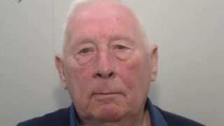 Un c&acirc;știgător de loterie &icirc;n v&acirc;rstă de 80 de ani a construit un imperiu al drogurilor de sute de milioane de lire