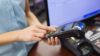 Un bărbat a devenit miliardar peste noapte fără să știe. A aflat adevărul c&acirc;nd a &icirc;ncercat să plătească la supermarket