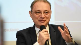 Luca Niculescu, dezvăluiri despre tinerețea sa rebelă și drama familiei: &bdquo;La 20 de ani eram un puști cu blugii rupți și aveam plete&rdquo;