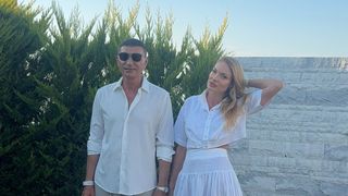 Cristi Borcea, &icirc;n vacanță cu 8 dintre cei 9 copii ai săi. Imagine rară de familie din Grecia: &bdquo;Pentru unii e nebunie, pentru noi &icirc;nseamnă o familie unită&rdquo;