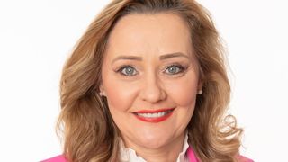 Elena Lasconi &icirc;și caută consilier personal. Anunțul postat pe rețelele sociale a st&acirc;rnit reacții ample: &bdquo;Un salariu de mizerie&rdquo;