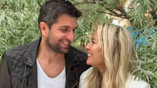 Laura Cosoi, soțul și cele patru fiice, vacanță de o lună &icirc;n Thailanda: "Trăim simplu. Ne trezim fără alarmă, m&acirc;ncăm c&acirc;nd ne e foame, mergem desculți, respirăm ad&acirc;nc"